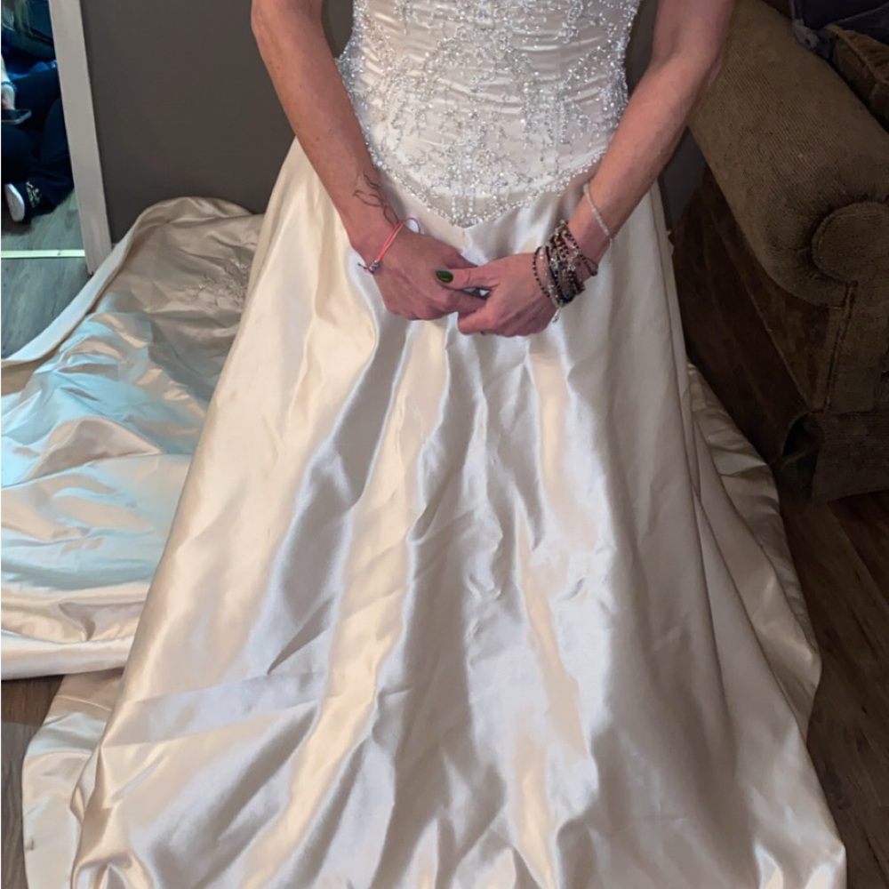 Elegant Pearl Satin Bridal Dress